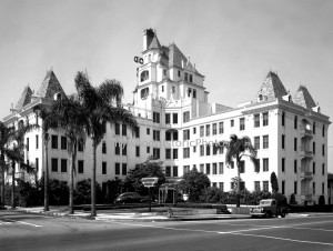 Hollywood Tower 1940 at 6200 Franklin Ave.